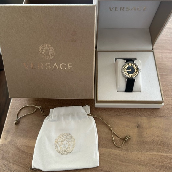 VERSACE
Greca Chic Quartz Black Women's Watch - Picture 4 of 11